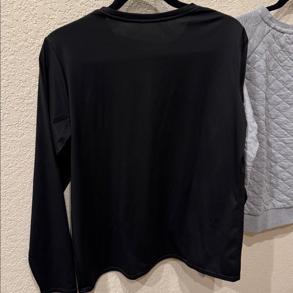 Patagonia Sweatshirt and bonus black baselayer - Picture 5 of 5
